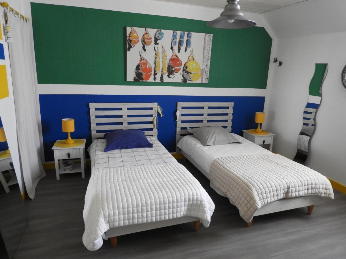 Les Volets Bleus Bed & Breakfast Saint-Guénolé Екстериор снимка