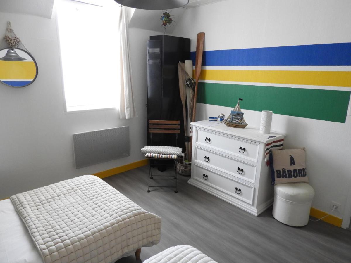 Les Volets Bleus Bed & Breakfast Saint-Guénolé Екстериор снимка